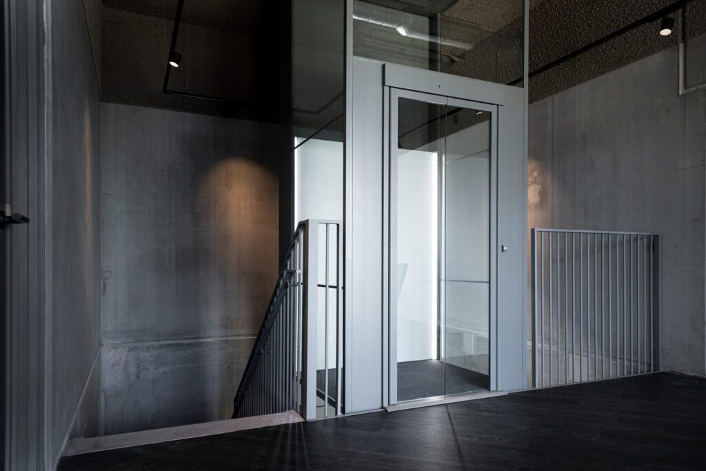 Rolstoelliften als toegankelijke oplossing