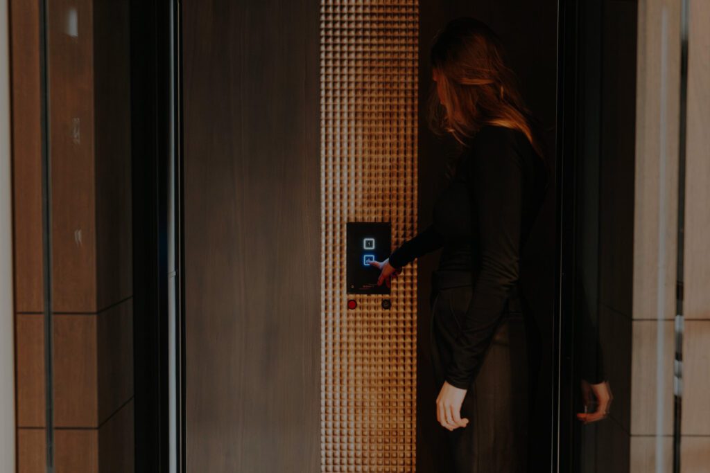 Huislift zonder schacht: werking en geschikte situaties